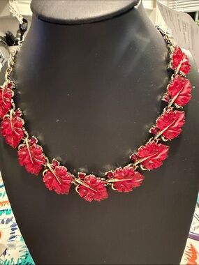 Vintage Lisner Red Leaf thermoset Necklace Women's Jewelry quality 17” extender